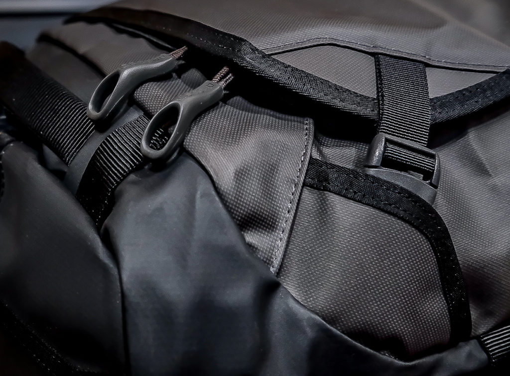 Rugged features of the Osprey Transporter Wheeled Duffel.